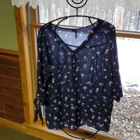 Brina & Em Sz. XL Blue Patterned Floral Vneck Button Down Tunic - Picture 6 of 8